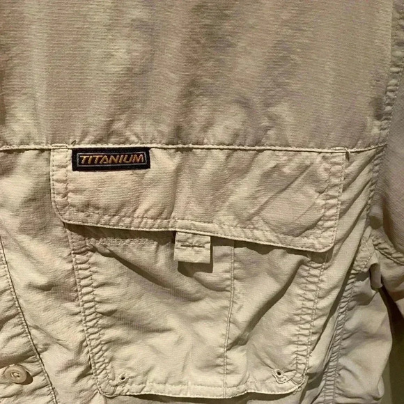 COLUMBIA TITANIUM CREAM NYLON CASUAL BUTTON DOWN L - Picture 5 of 5